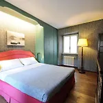 Casa Vasconi * チェルノッビオ